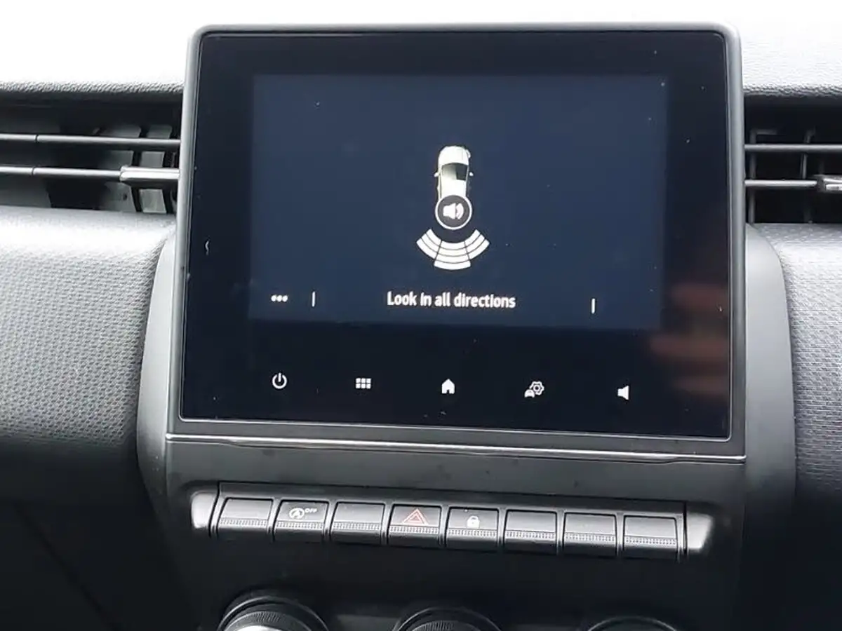 2020-renault-clio-10-sce-iconic-75bhp-big-9
