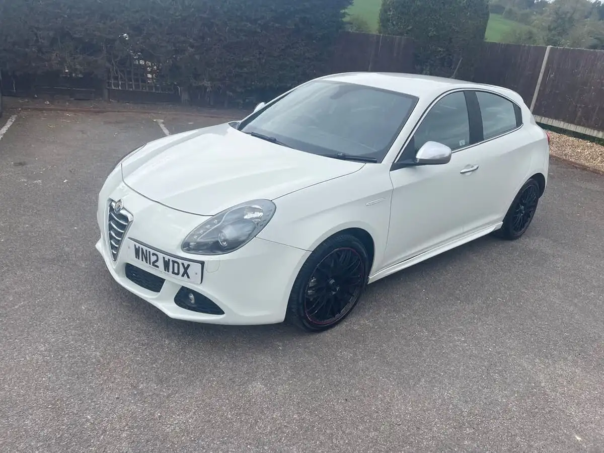 2012-alfa-romeo-giulietta-20td-veloce-170bhp-tct-big-30