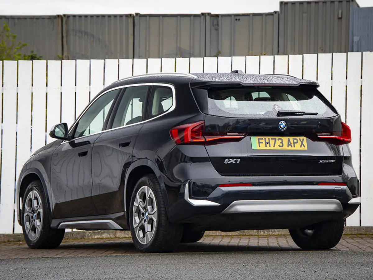 2023-bmw-ix1-e-xdrive30-xline-big-1