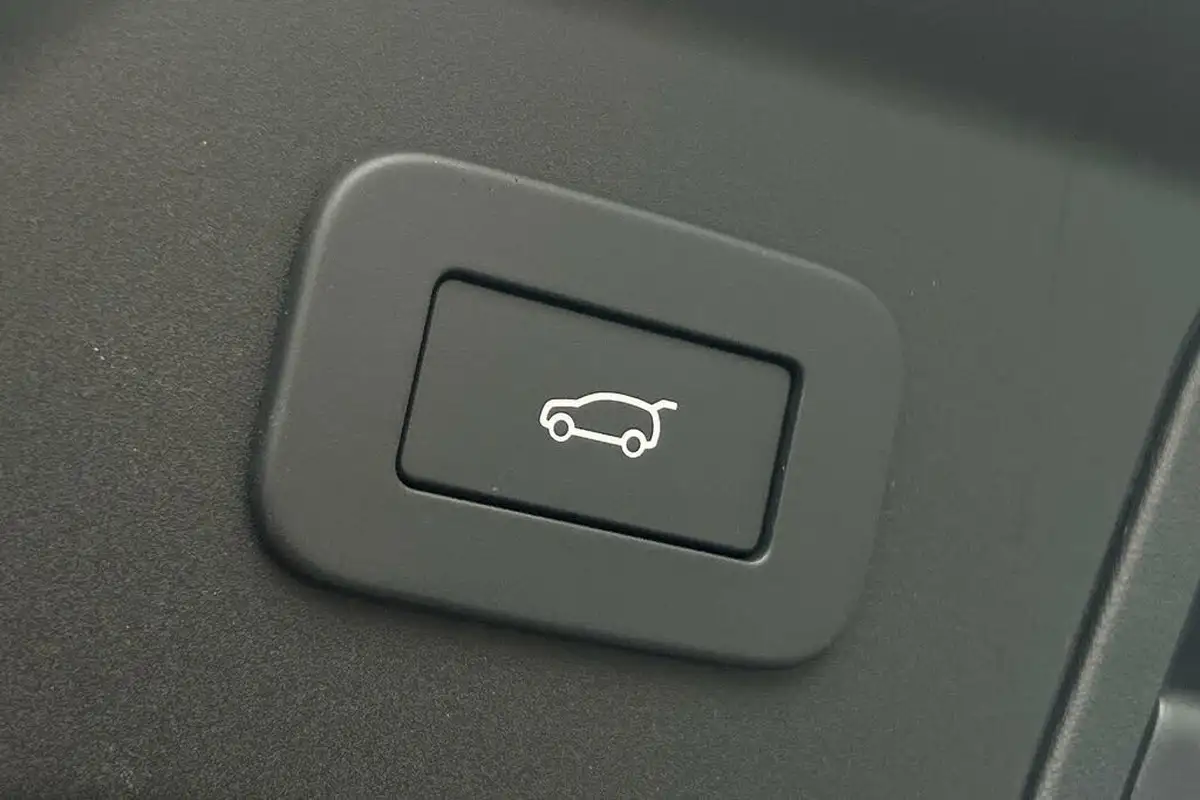 2024-land-rover-range-rover-velar-20-d200-dynamic-se-big-23