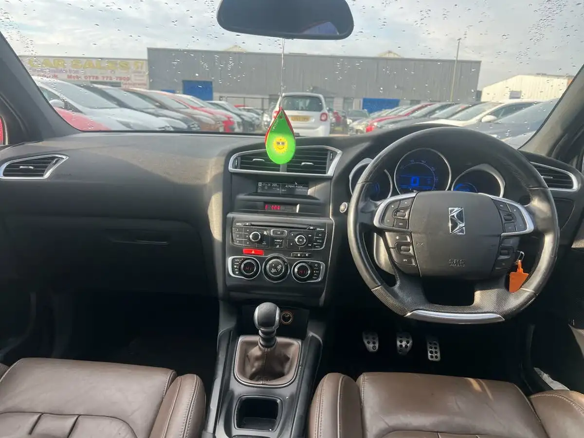 2012-citroen-ds4-16-dsport-big-52