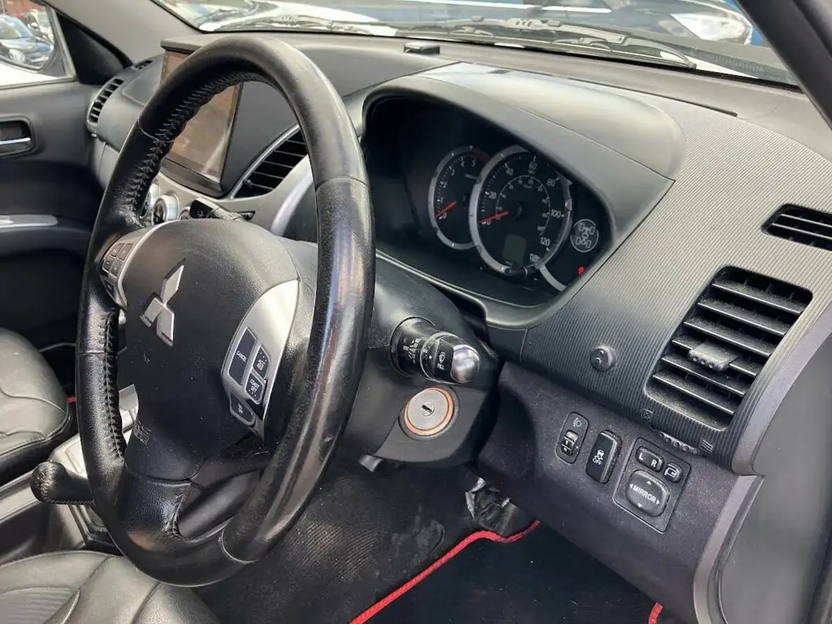 2014-mitsubishi-l200-25td-barbarian-auto-big-12