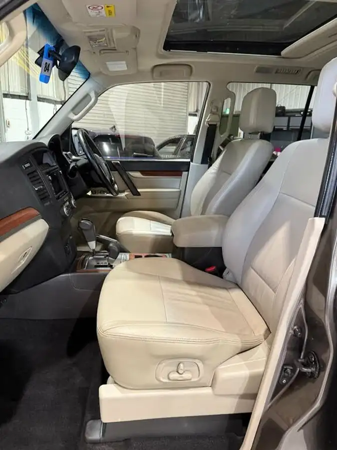 2014-mitsubishi-shogun-32td-sg4-big-13