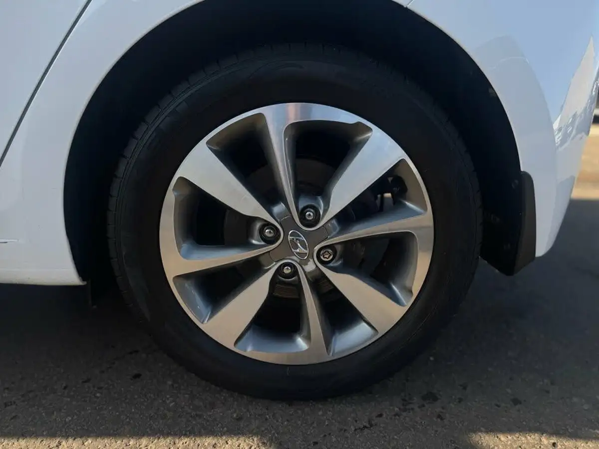 2016-hyundai-i20-14-premium-big-25