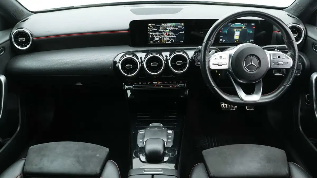 2020-mercedes-benz-a-class-13-a200-amg-line-saloon-4d-7g-dct-big-13