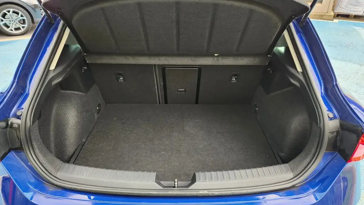2021-seat-leon-14-e-hybrid-fr-hatchback-big-9
