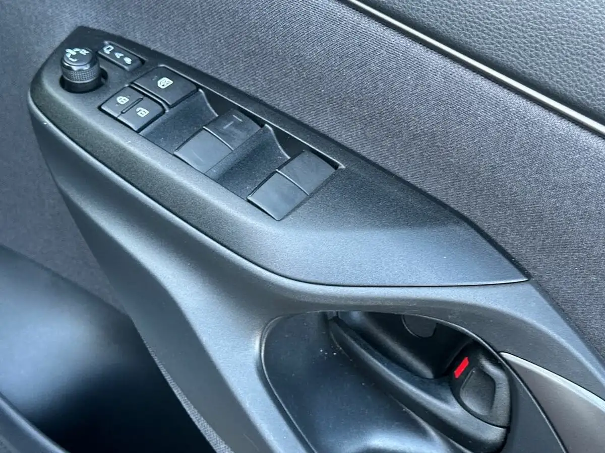 2023-toyota-yaris-cross-15-vvt-i-gr-sport-big-15