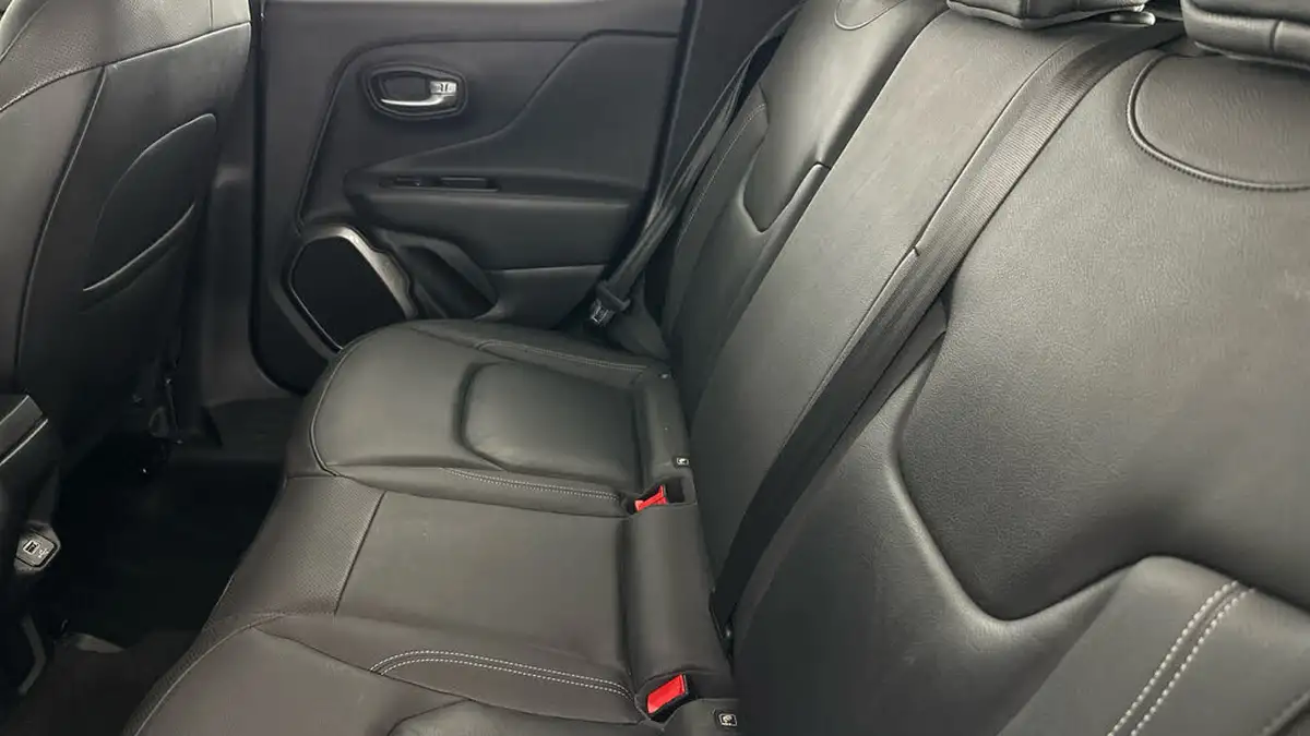 2019-jeep-renegade-10-gse-limited-big-13