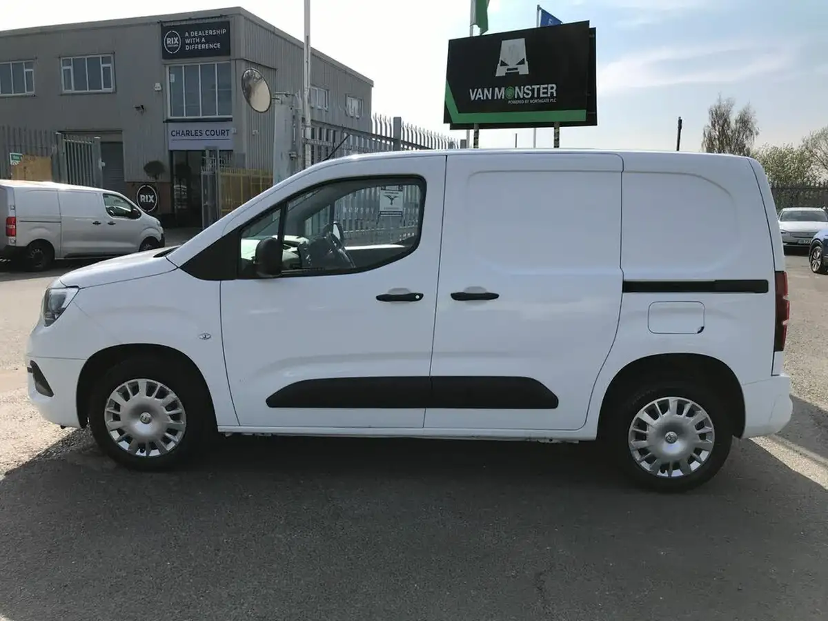 2021-vauxhall-combo-15cdti-sportive-2300-100pseu6dt-l1h1-panel-big-7