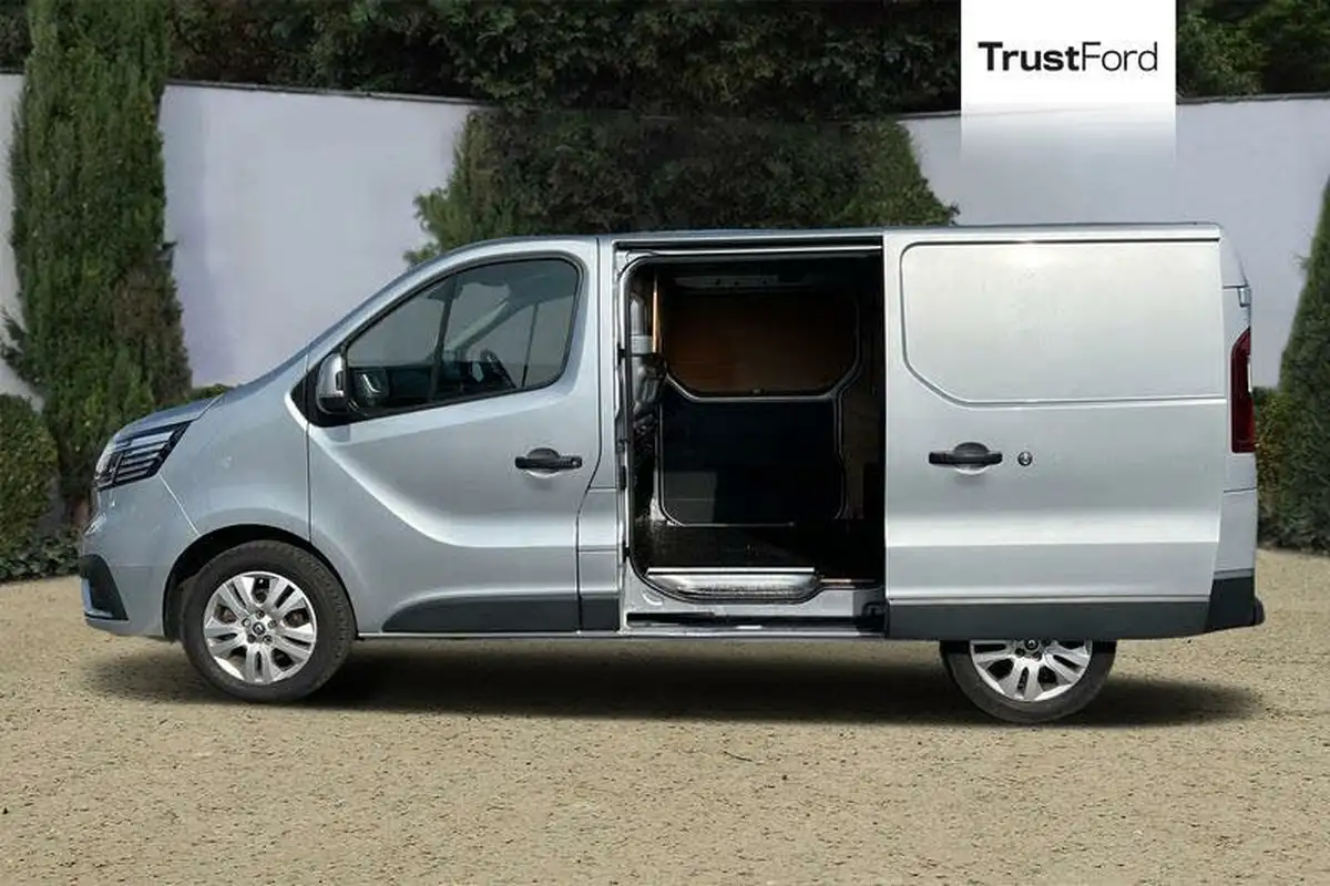 2022-renault-trafic-20dci-sl28-130-sport-big-4