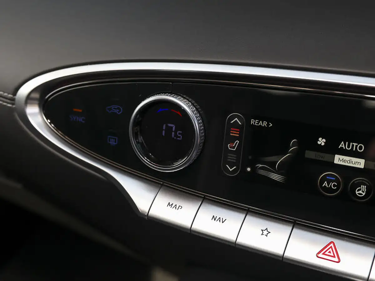 2025-genesis-gv70-22-d-luxury-line-big-12