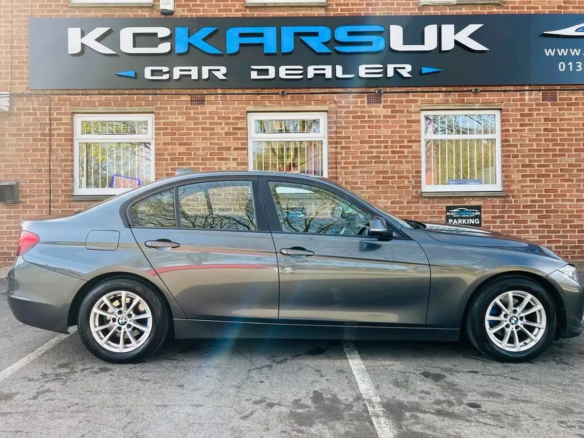 2013-bmw-3-series-20td-320d-efficientdynamics-163bhp-efficientdynamics-ss-saloon-4d-big-3
