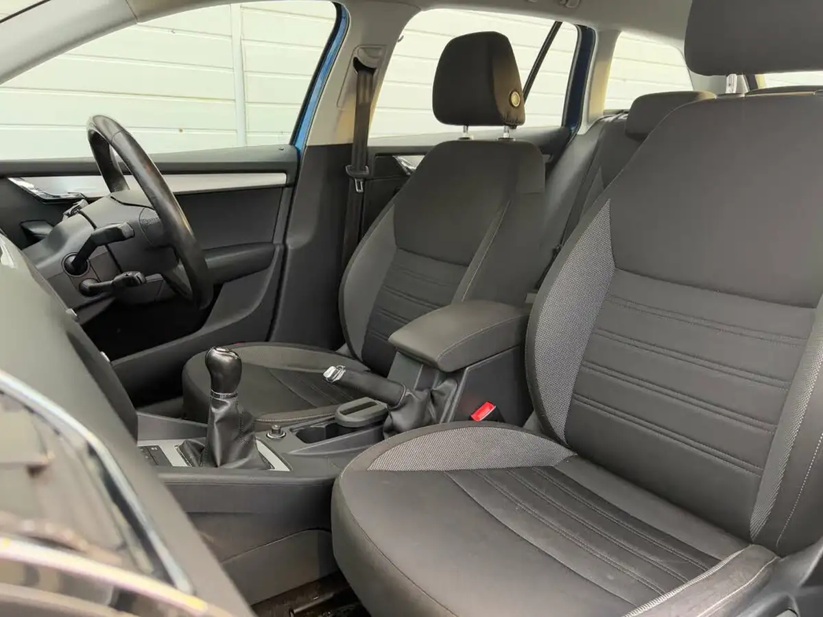 2019-skoda-octavia-16tdi-se-technology-estate-big-18