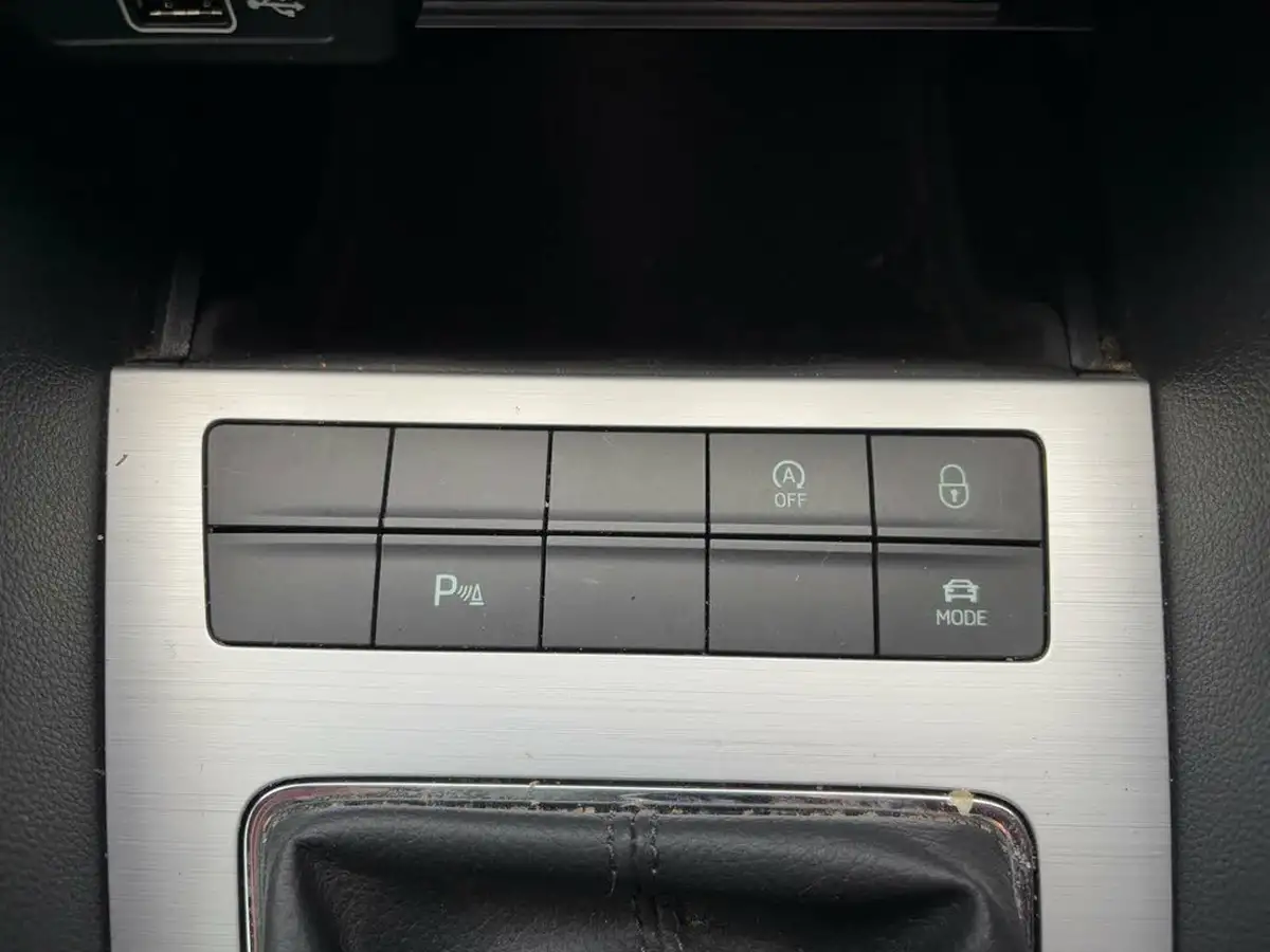 2019-skoda-octavia-16tdi-se-technology-estate-big-42