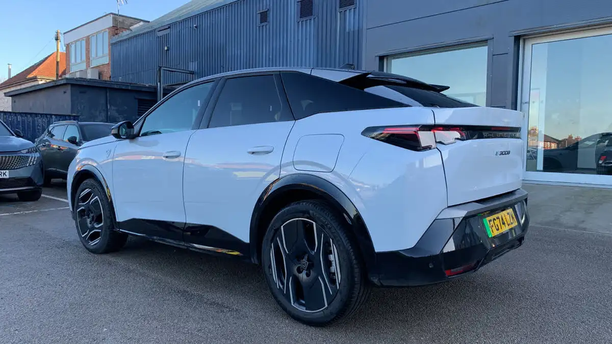 2024-peugeot-3008-suv-e-gt-big-4
