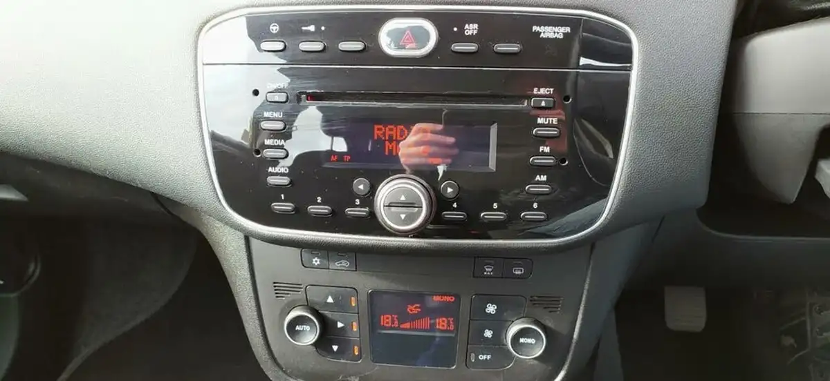 2016-fiat-punto-12-easy-5d-big-32