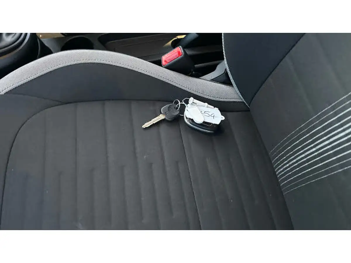 2022-hyundai-i10-12-se-connect-big-19