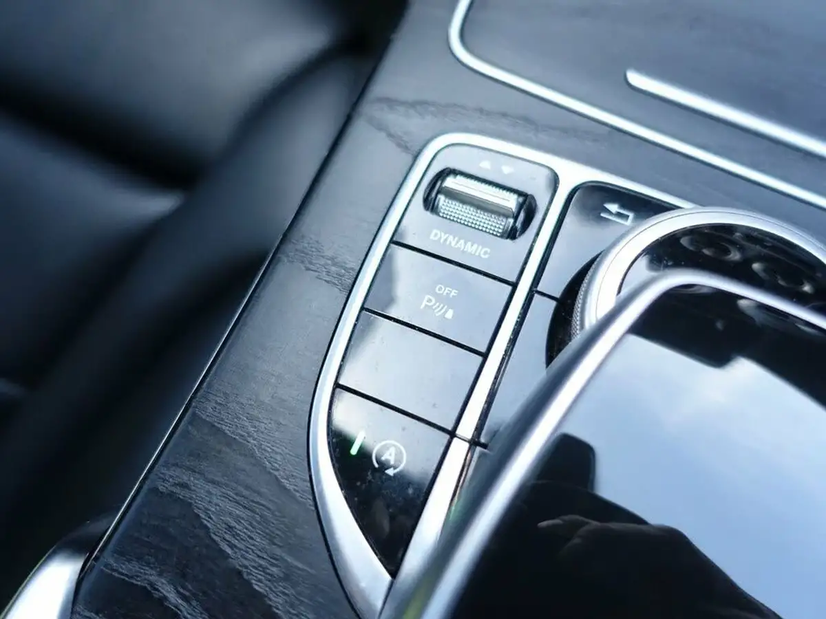 2016-mercedes-benz-c-class-21d-c220d-amg-line-170ps-ss-saloon-4d-auto-big-25