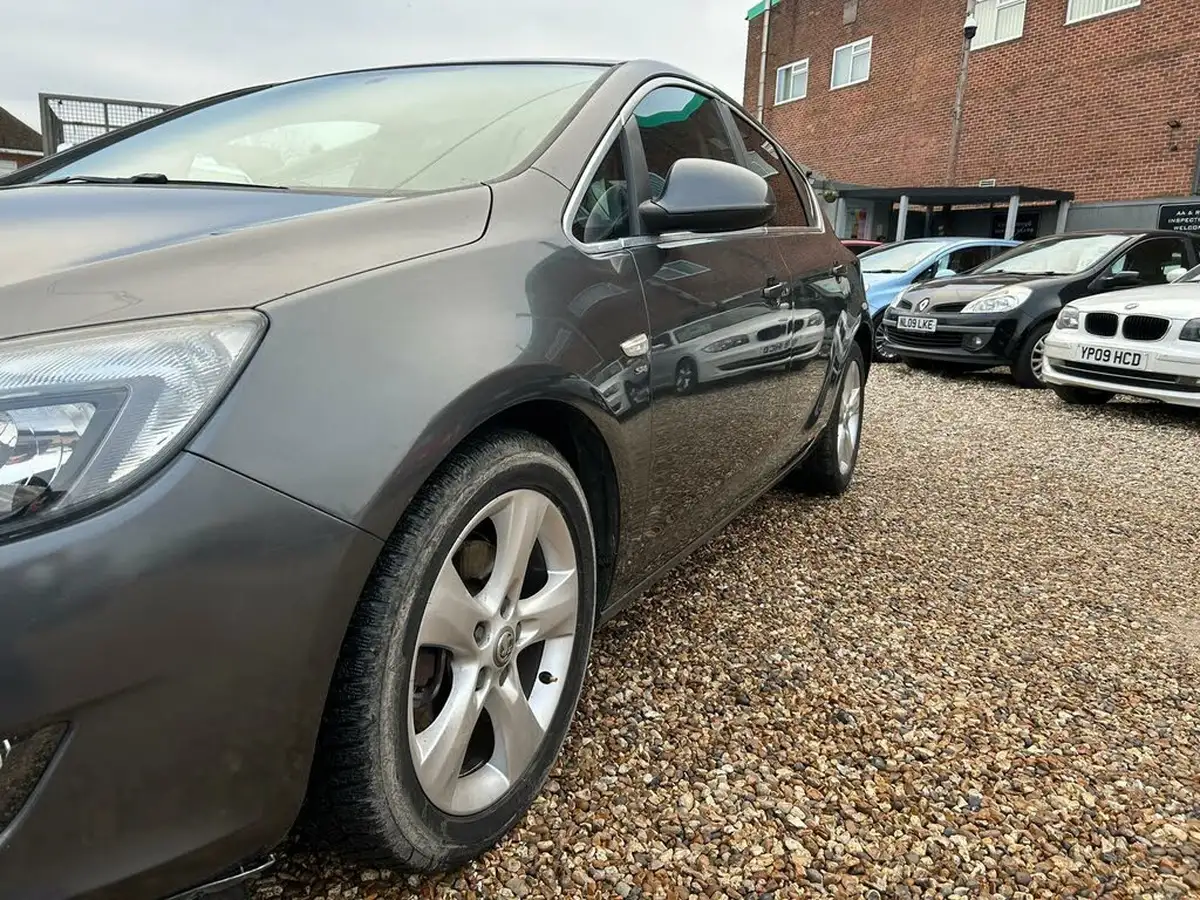 2011-vauxhall-astra-16-sri-vvt-16v-115ps-hatchback-5d-auto-big-60