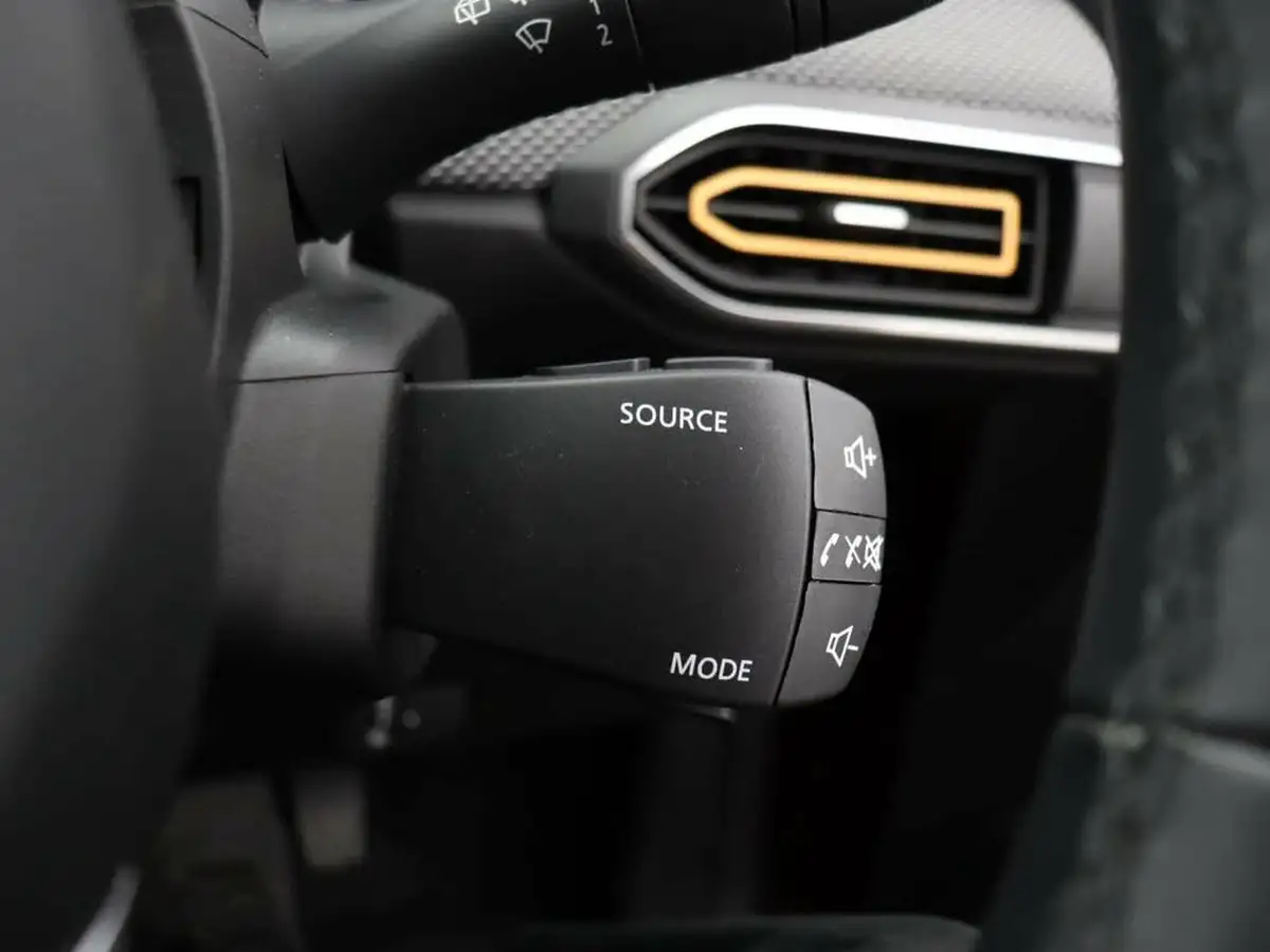 2021-dacia-sandero-stepway-10-tce-comfort-90bhp-big-24