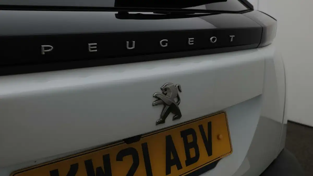 2021-peugeot-2008-suv-12-puretech-allure-premium-130bhp-eat8-big-21