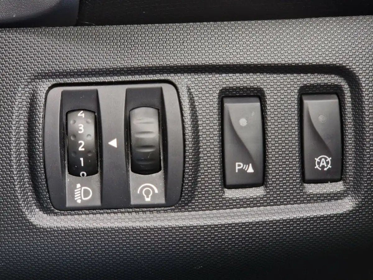 2014-renault-clio-15dci-dynamique-s-medianavss-big-12