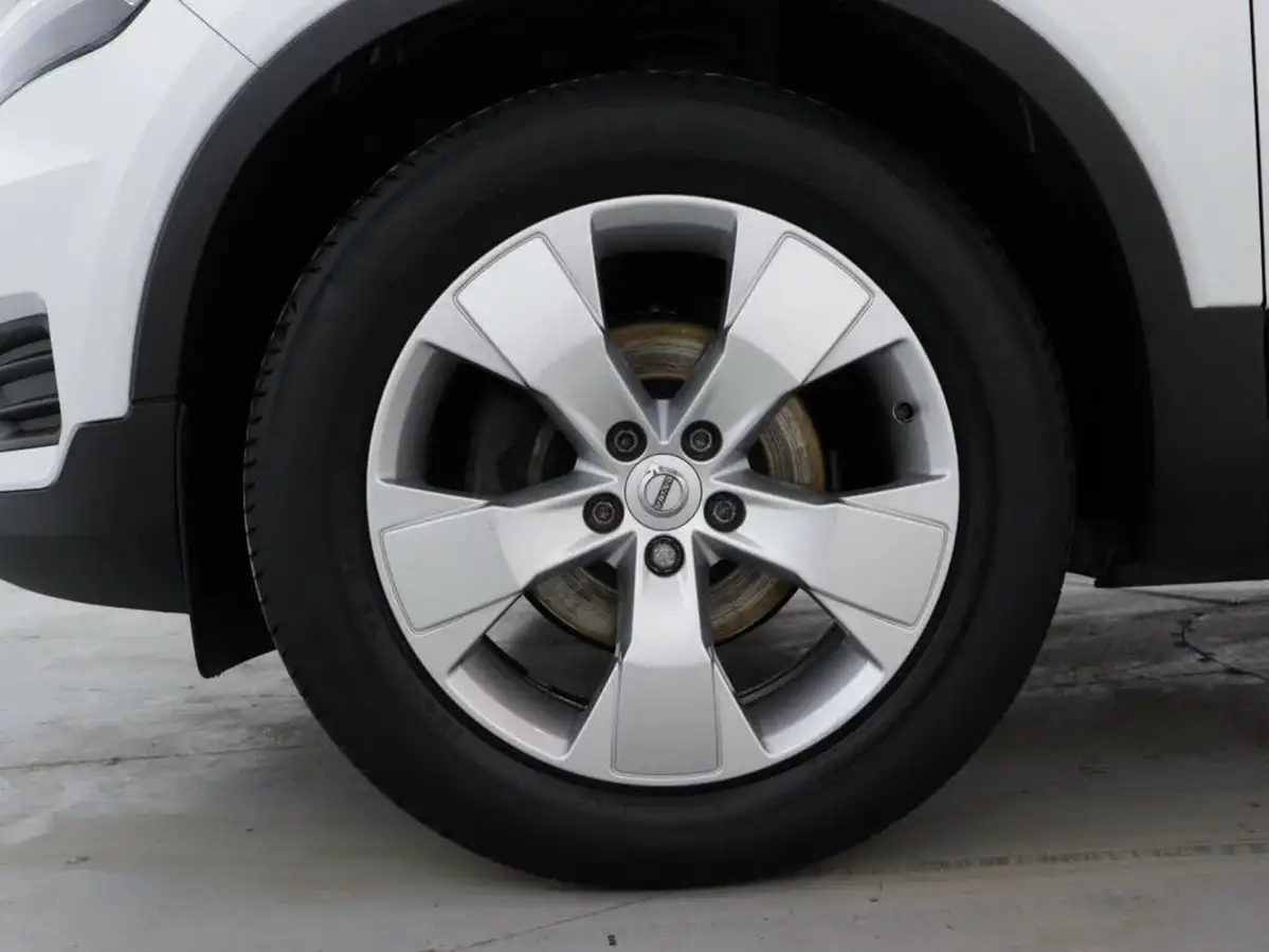 2020-volvo-xc40-15-t3-momentum-big-10