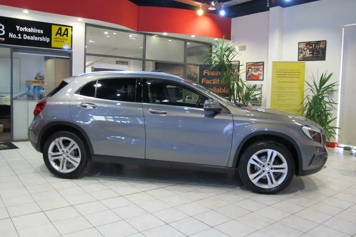 2016-mercedes-benz-gla-class-21d-gla-200d-sport-ss-7g-dct-big-1