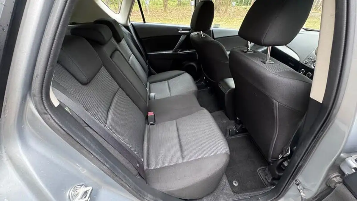 2013-mazda-mazda3-16-tamura-auto-big-17