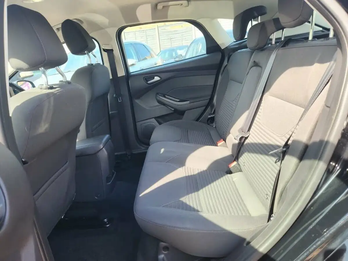 2015-ford-focus-10t-titanium-125ps-hatchback-big-12