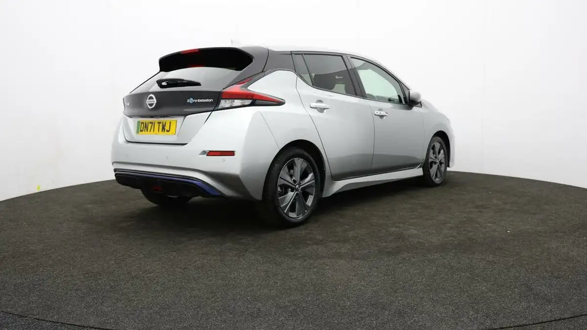 2021-nissan-leaf-e-tekna-big-76