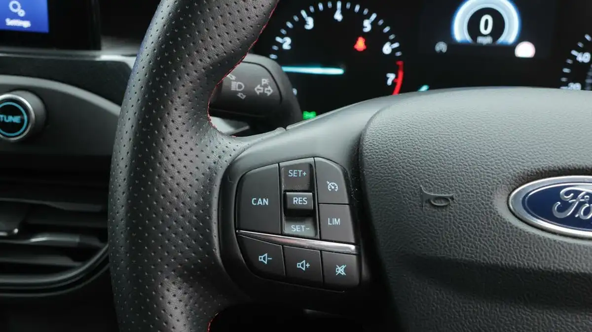 2019-ford-focus-10t-st-line-hatchback-big-23