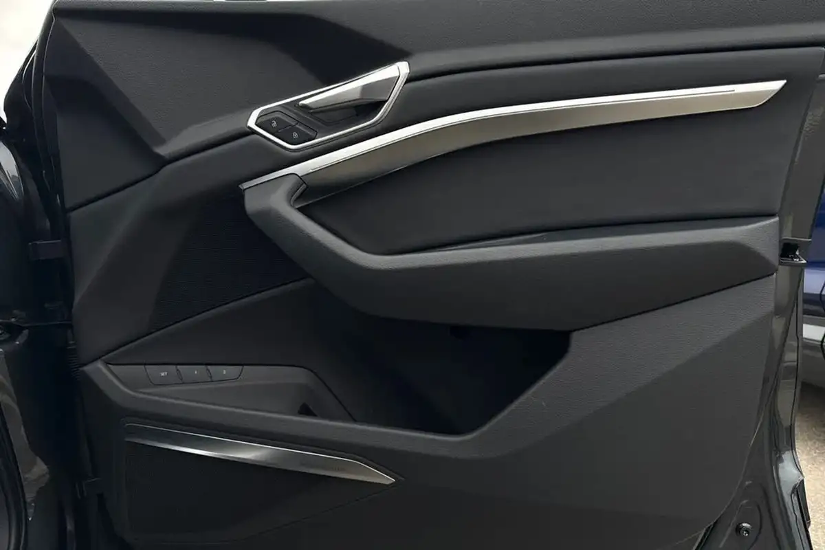 2023-audi-q8-e-tron-55e-sport-suv-big-17