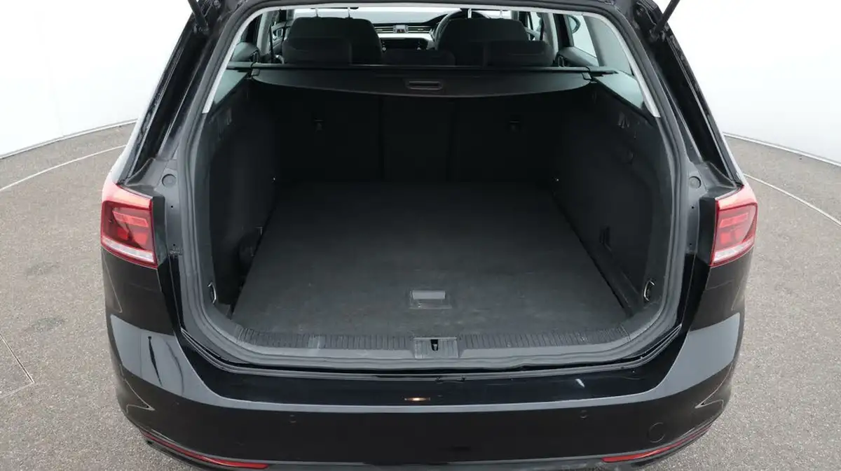 2022-volkswagen-passat-20tdi-se-nav-150ps-estate-5d-dsg-big-17