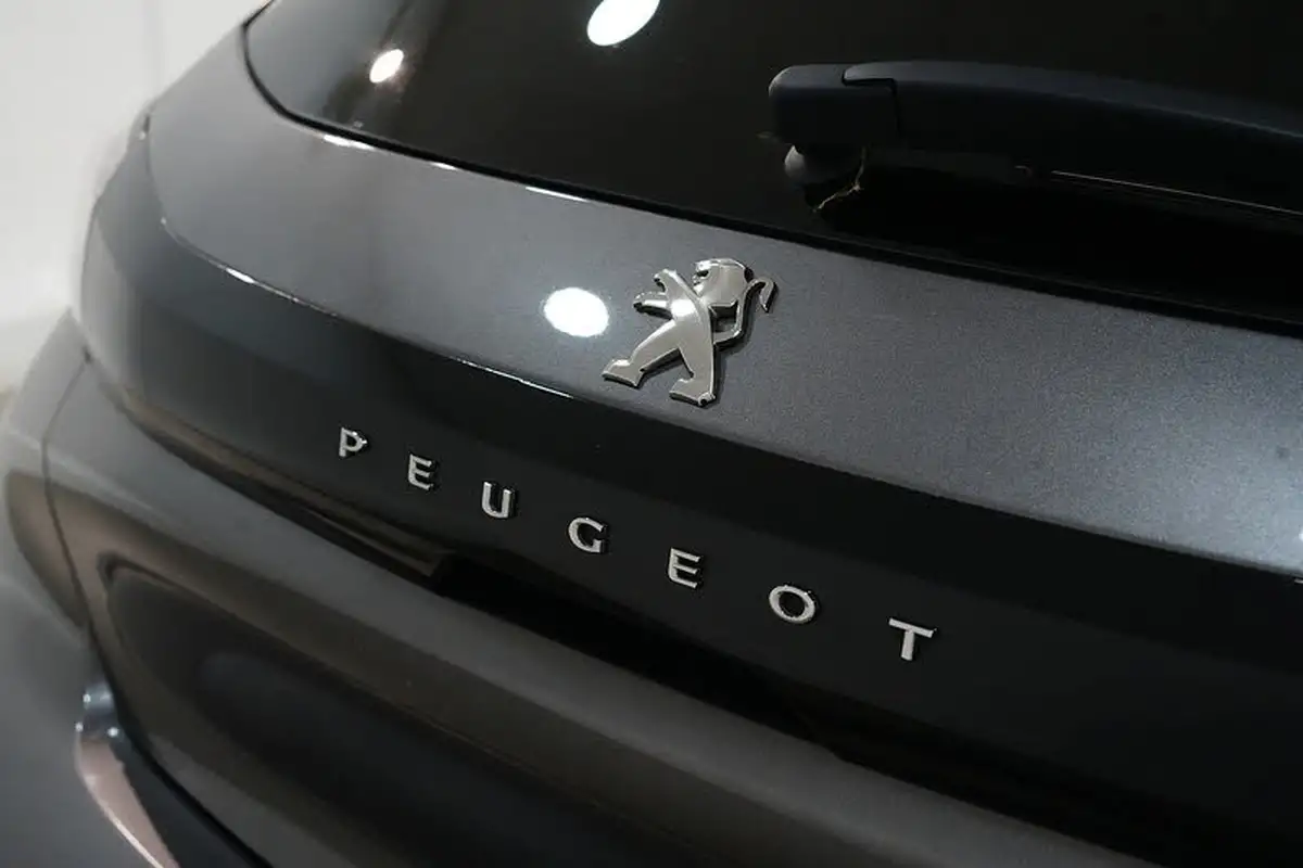 2022-peugeot-208-15-bluehdi-active-premium-big-9