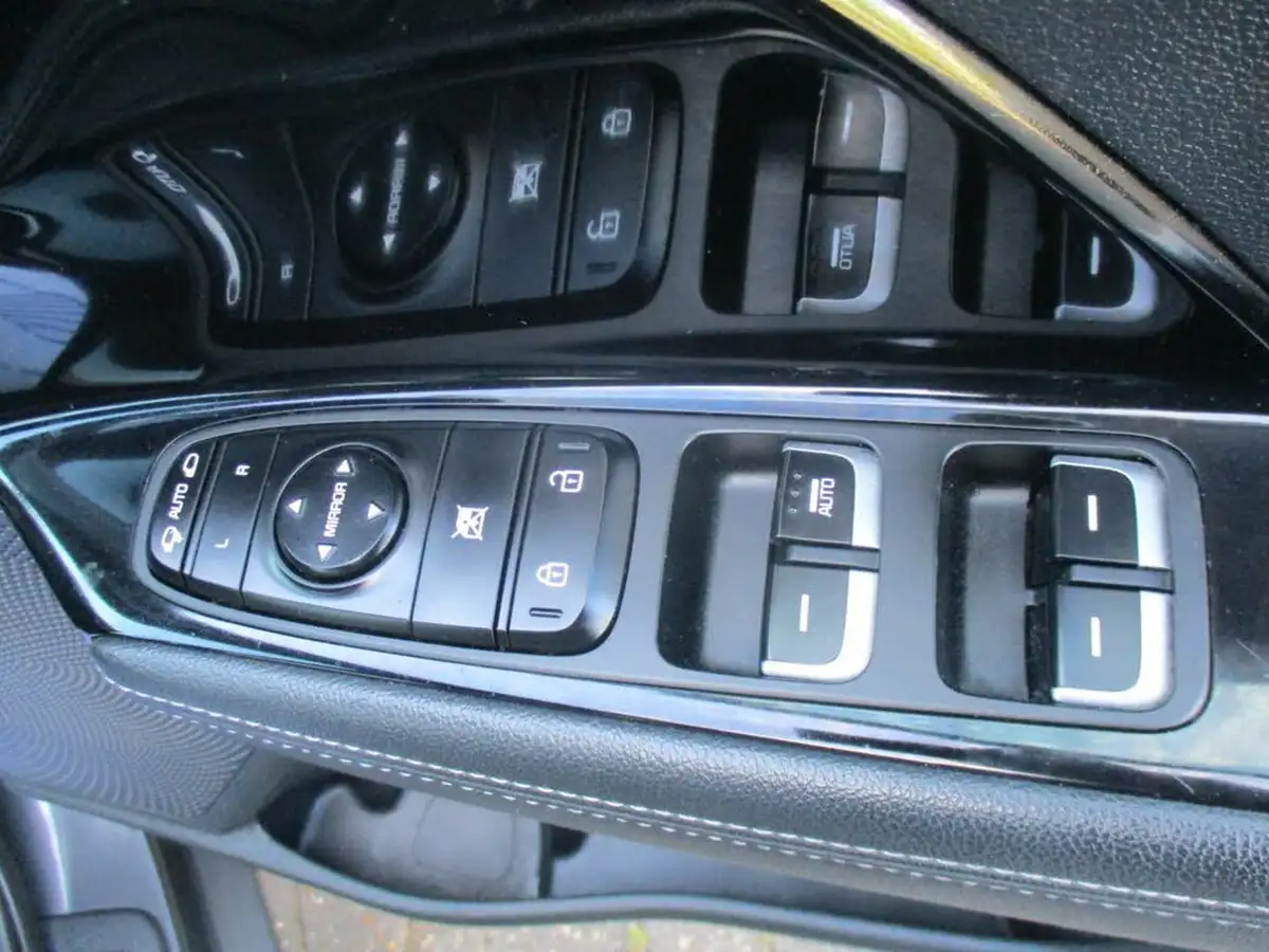 2017-kia-niro-16-gdi-2-156kwh-lithium-ion-big-40