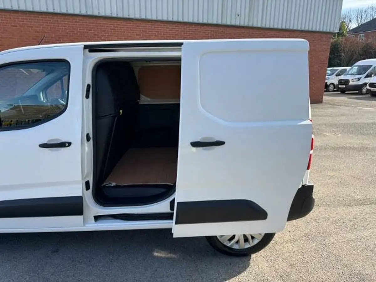 2021-peugeot-partner-15-bluehdi-1000-professional-100ps-eu6dt-panel-big-35