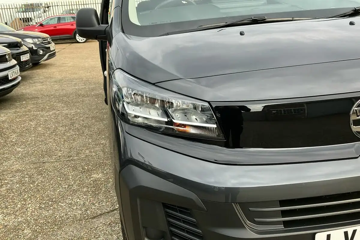 2024-vauxhall-vivaro-life-e-combi-50kwh-big-18