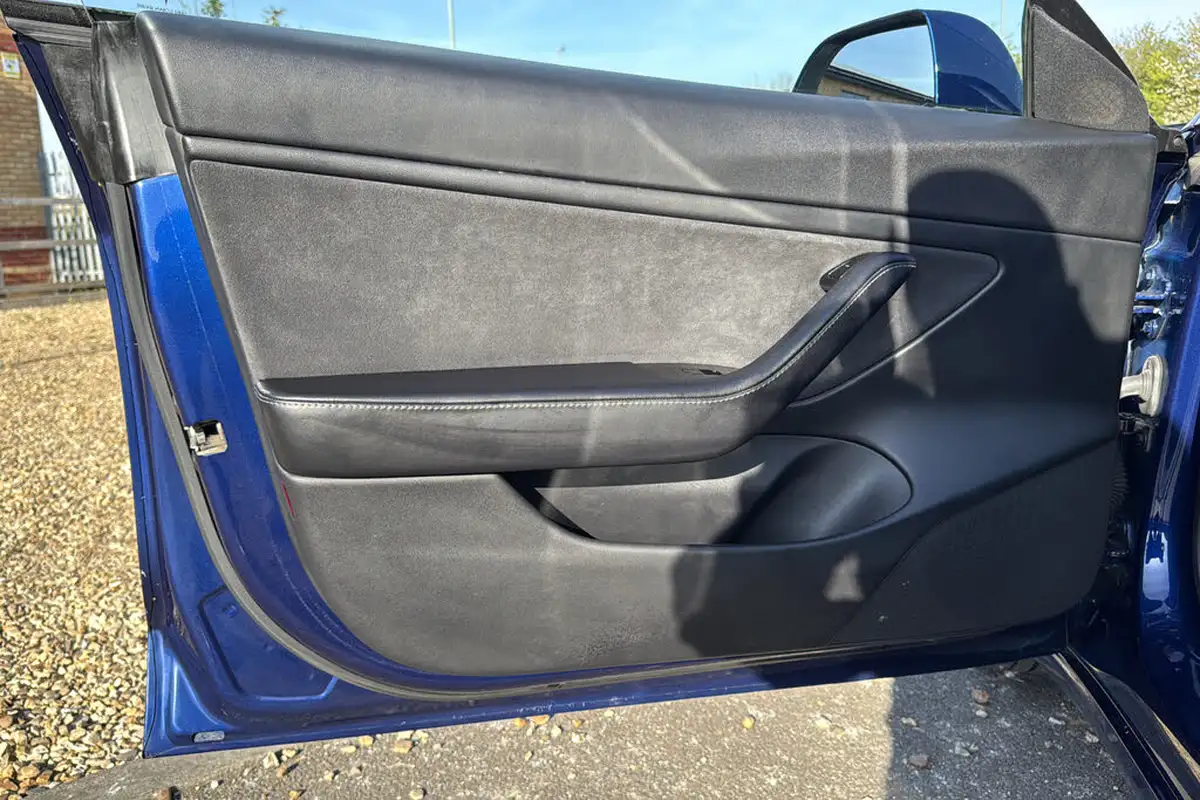 2020-tesla-model-3-e-long-range-big-30