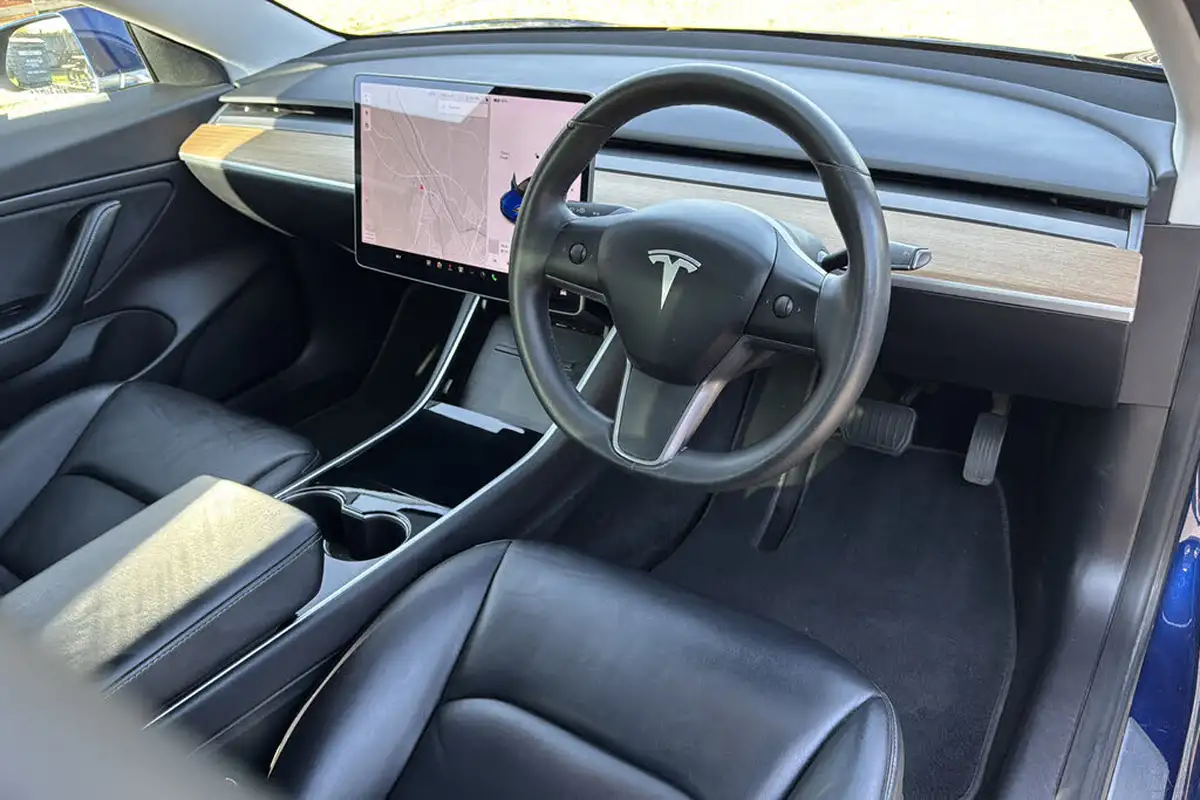 2020-tesla-model-3-e-long-range-big-8