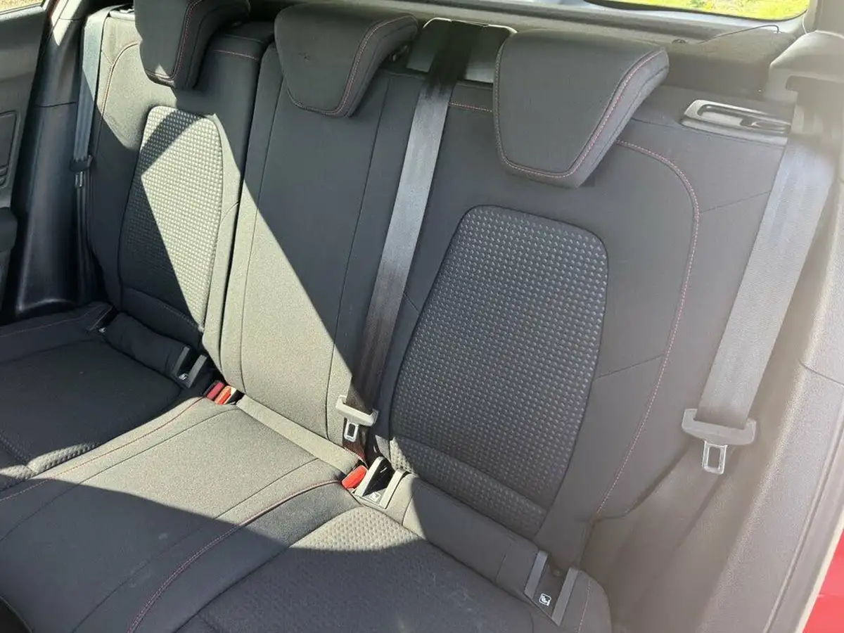 2019-ford-focus-10t-st-line-hatchback-big-23