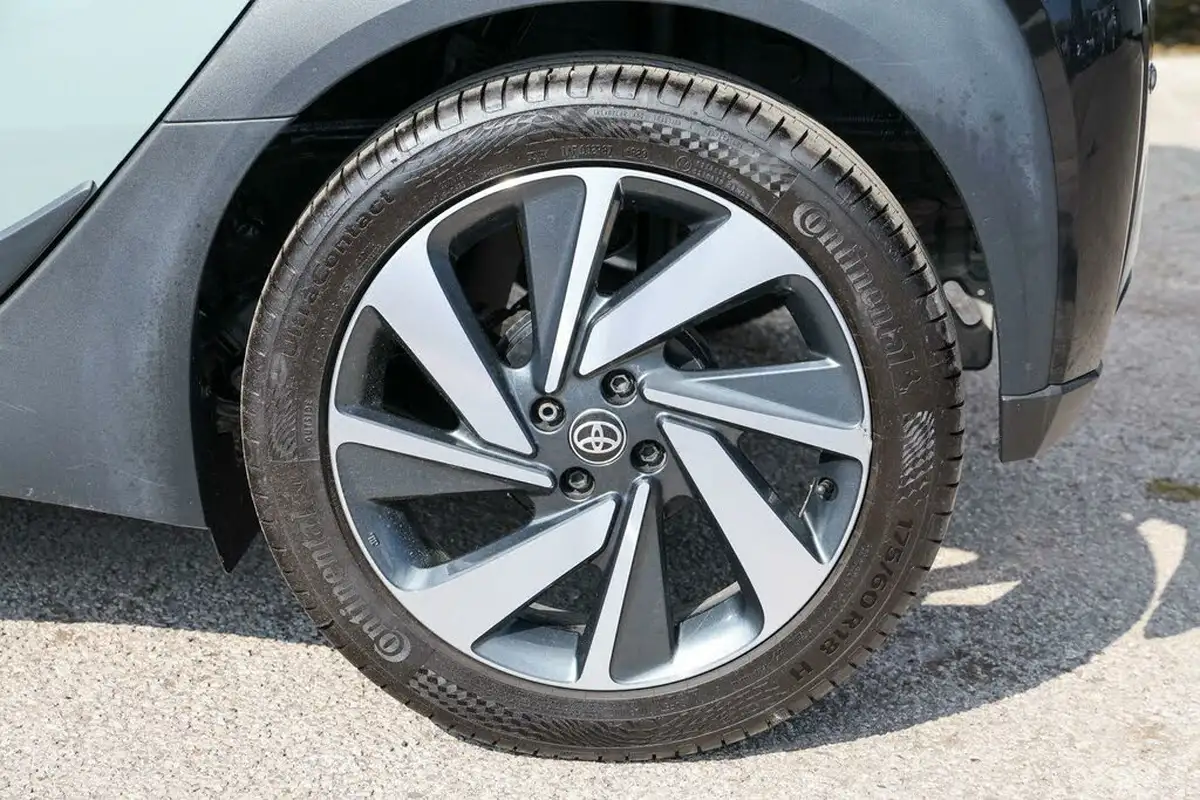 2024-toyota-aygo-x-10-vvt-i-edge-cvt-big-17