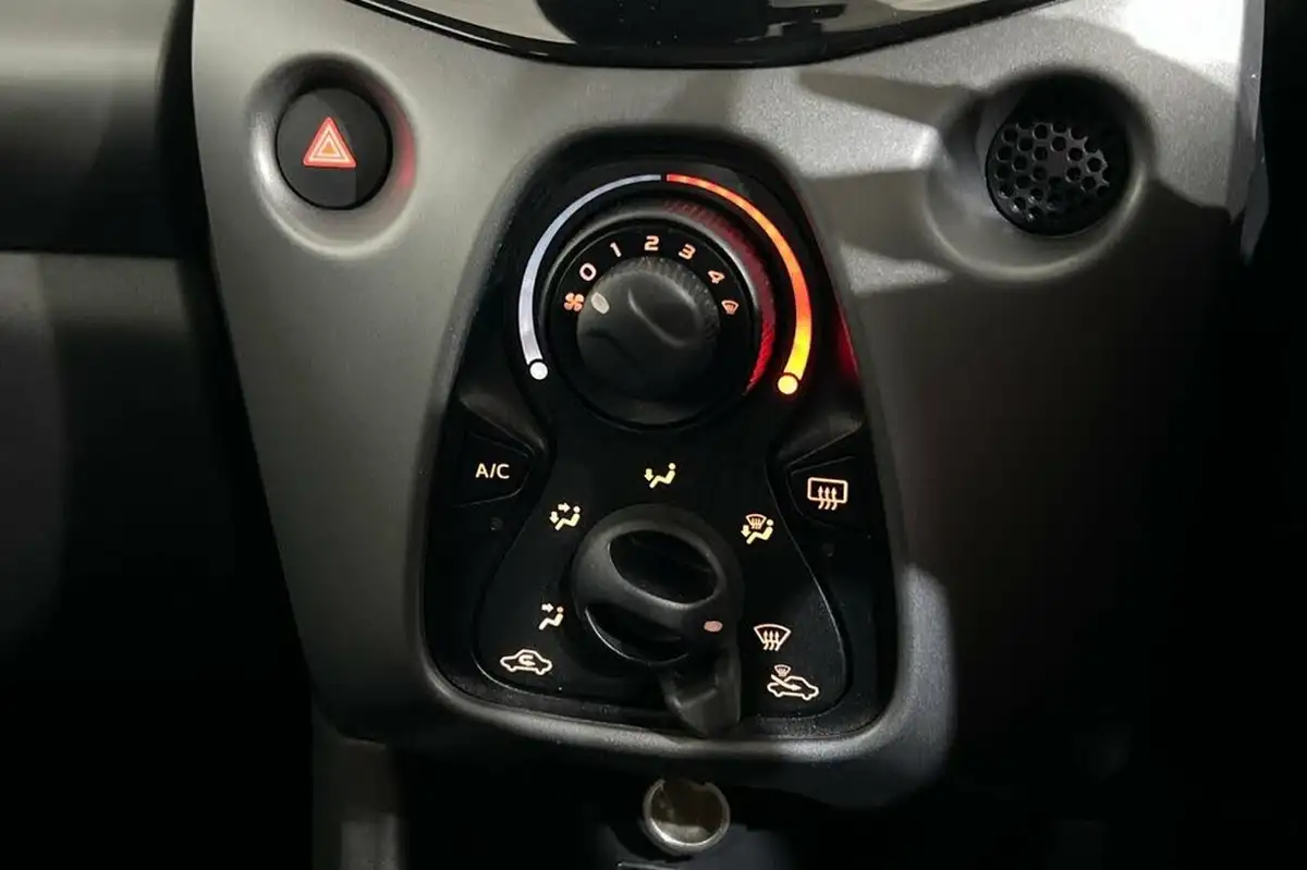 2021-toyota-aygo-10-vvt-i-x-play-tss-big-30