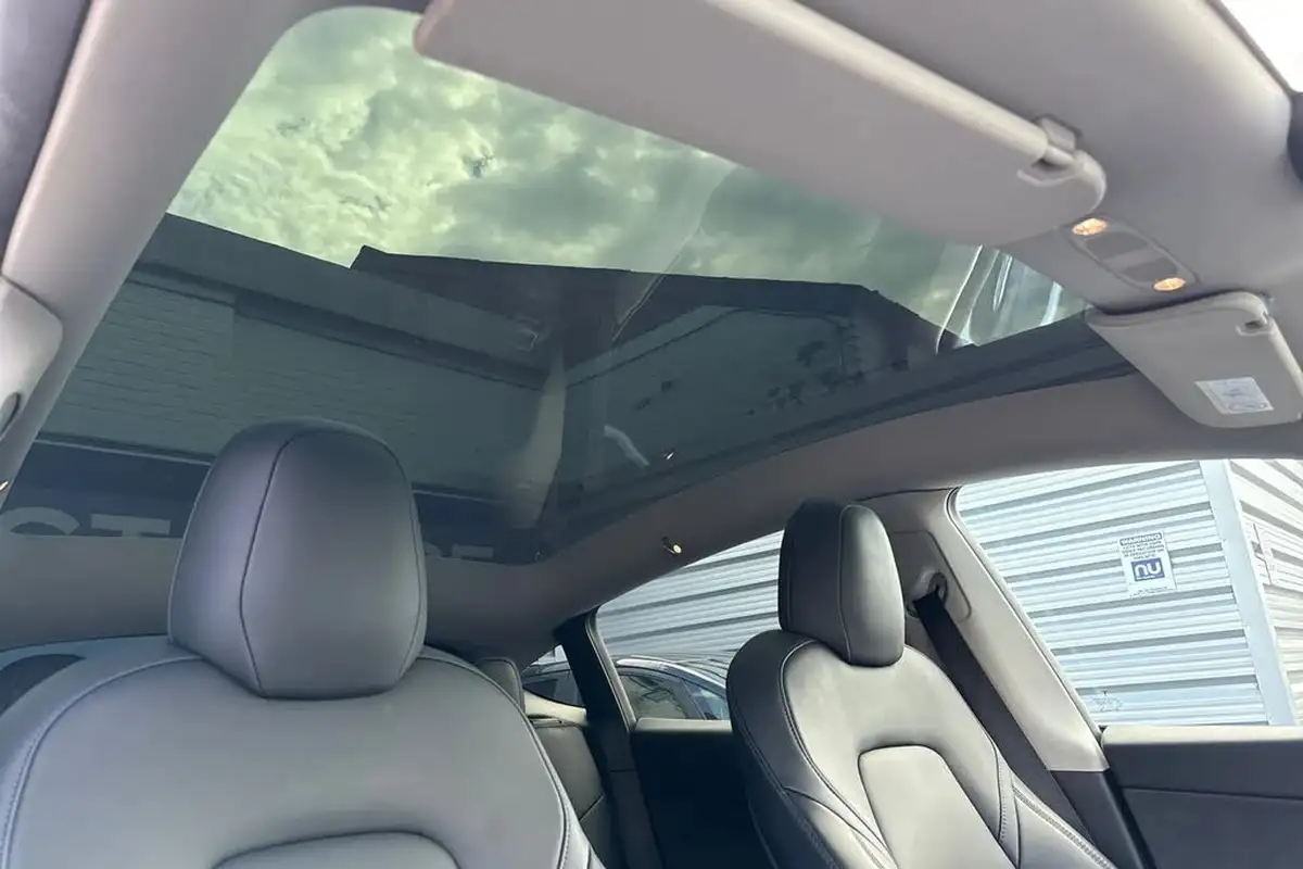 2022-tesla-model-y-e-long-range-big-36