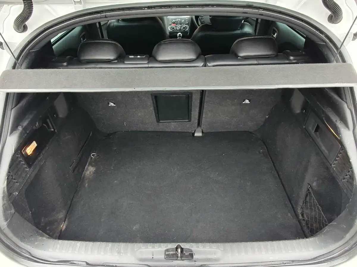 2013-citroen-ds4-20hdi-dsport-big-12