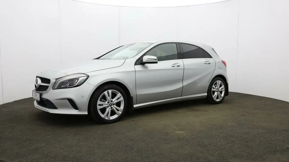 2017-mercedes-benz-a-class-15d-a180d-sport-premiumss-7g-dct-big-25