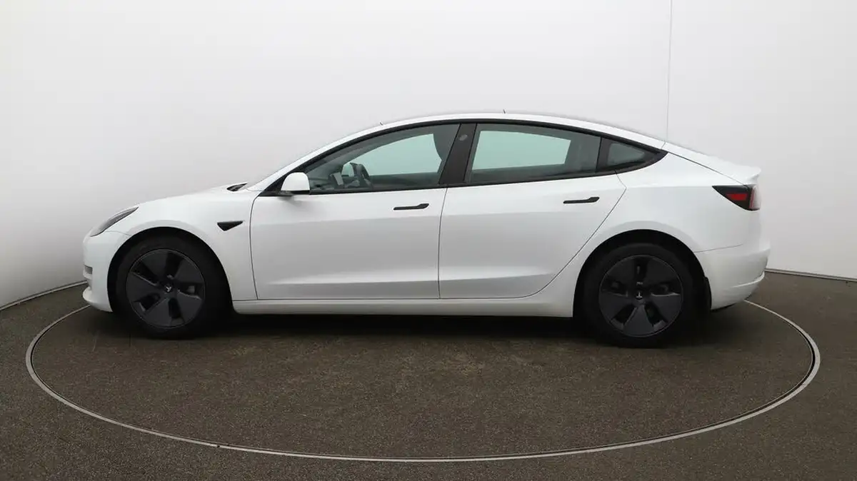 2022-tesla-model-3-e-long-range-big-57