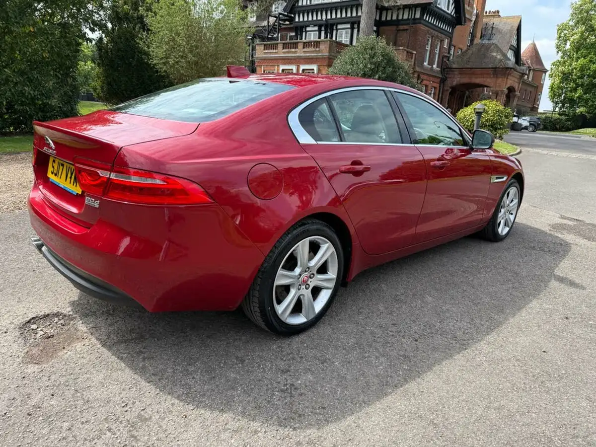 2017-jaguar-xe-20d-portfolio-180ps-awd-ss-1999cc-auto-big-11