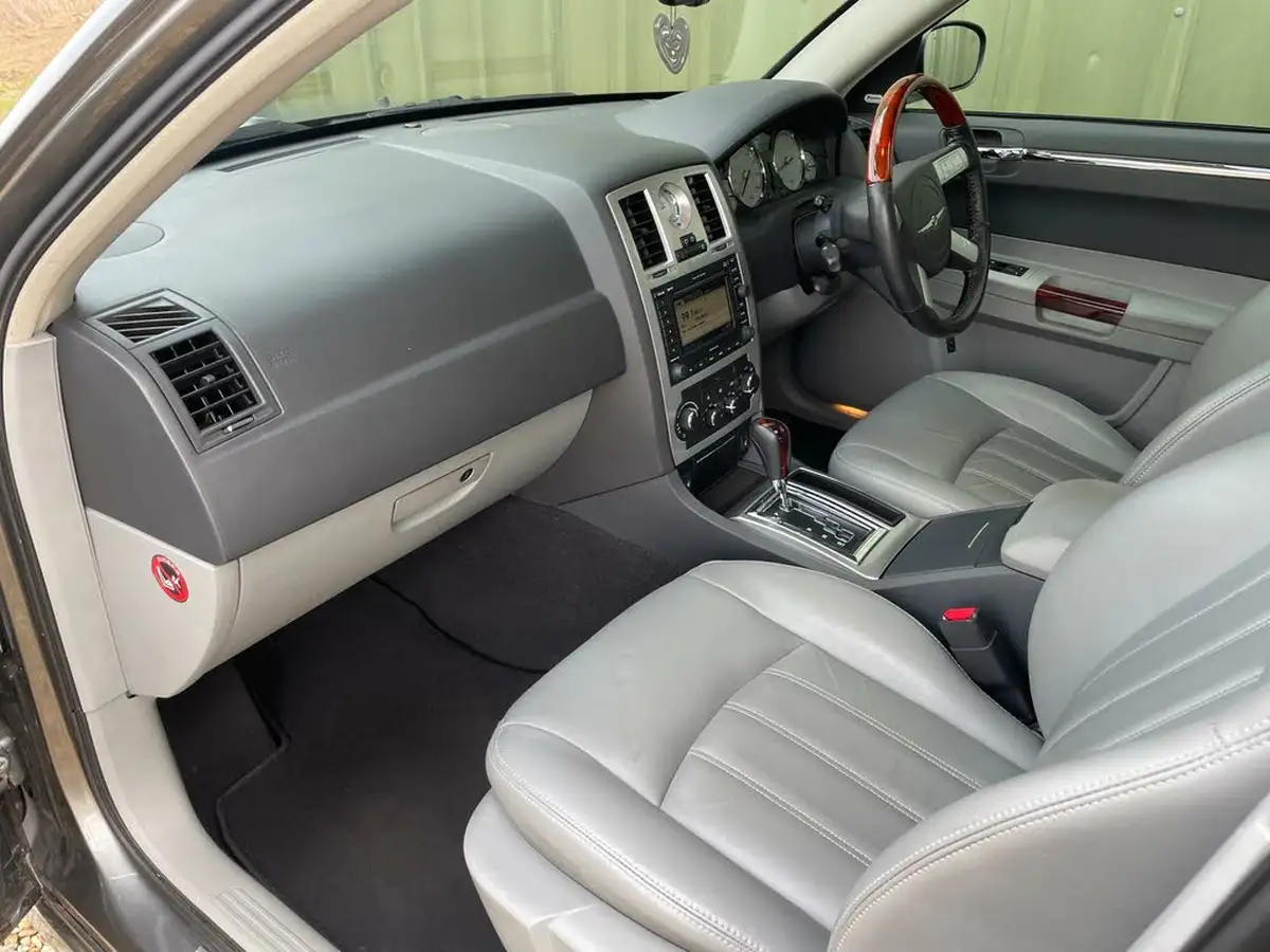 2006-chrysler-300c-30td-estate-5d-big-10