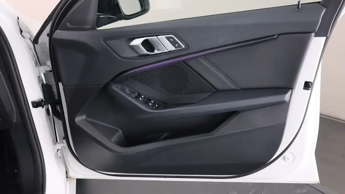 2021-bmw-1-series-15td-116d-sport-lcp-big-15